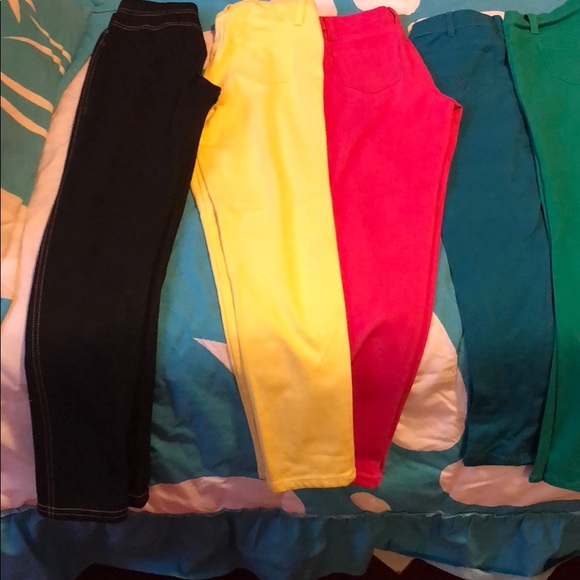 Bundle of 5 pairs of pants and two pairs of pajama - Picture 2 of 3